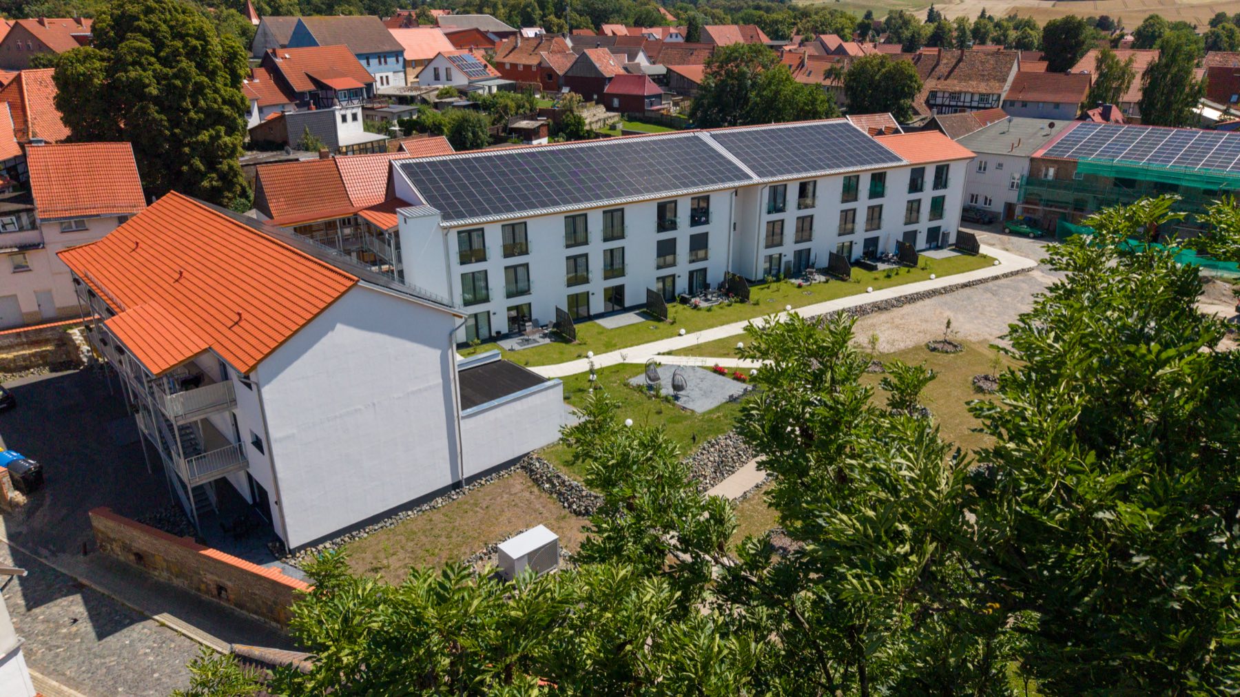 Luftaufnahme der Wohnanlage Rittergut Derenburg aus einer anderen Perspektive